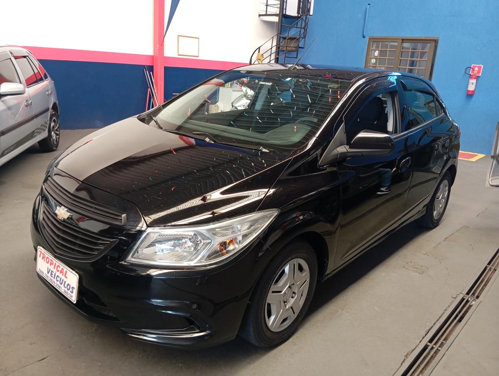 CHEVROLET Onix Hatch - Foto