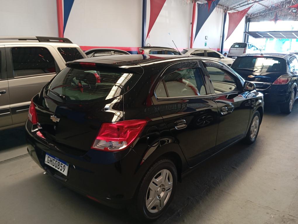 CHEVROLET Onix Hatch - Foto