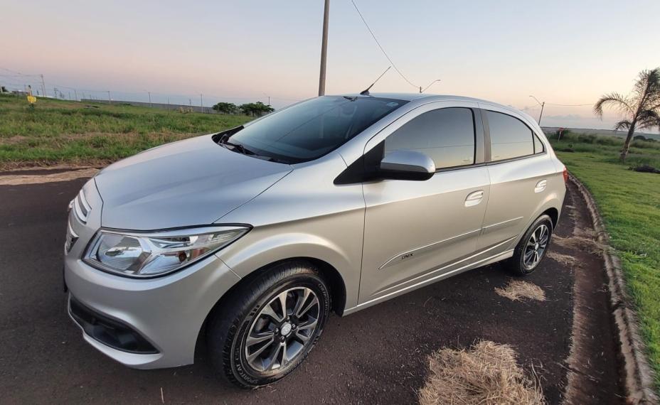 CHEVROLET Onix Hatch - Foto