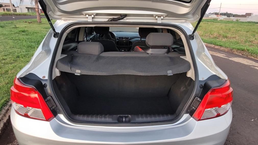 CHEVROLET Onix Hatch - Foto