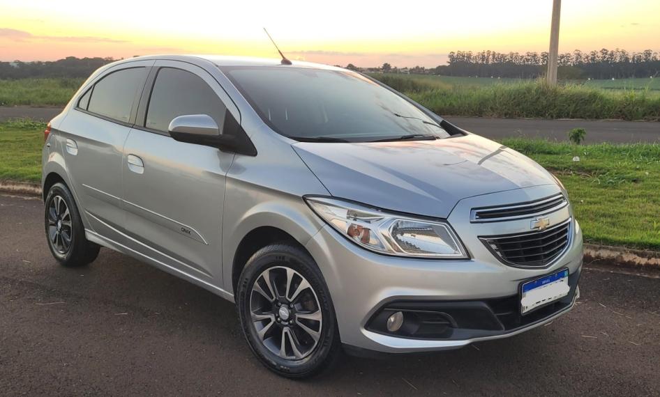 CHEVROLET Onix Hatch - Foto