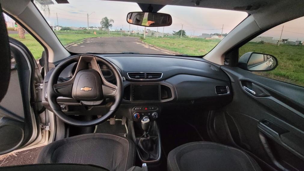 CHEVROLET Onix Hatch - Foto