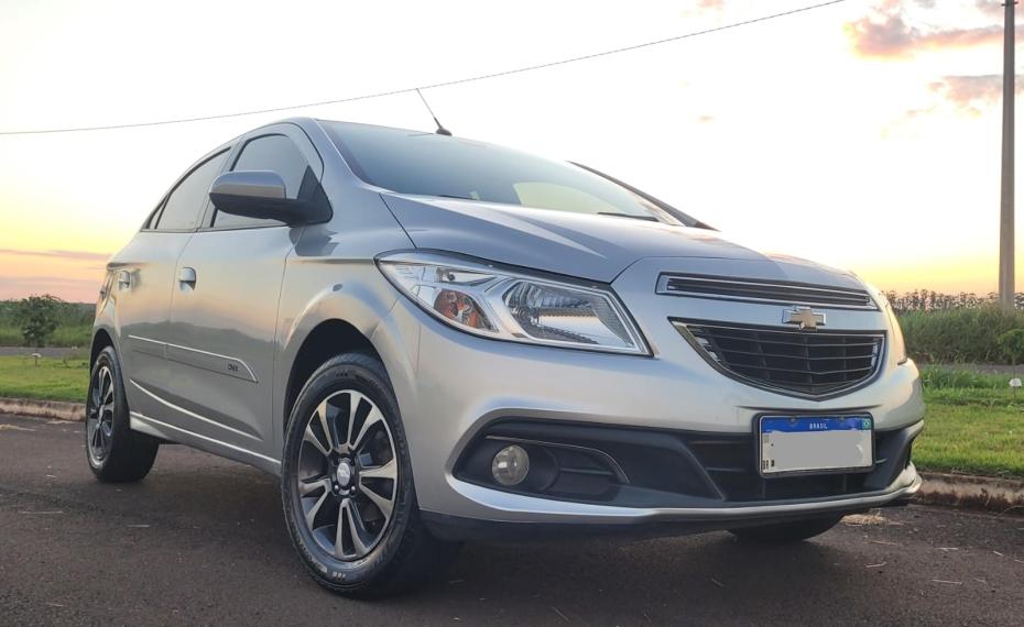 CHEVROLET Onix Hatch - Foto