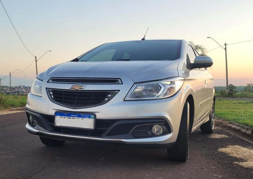 CHEVROLET Onix Hatch - Foto