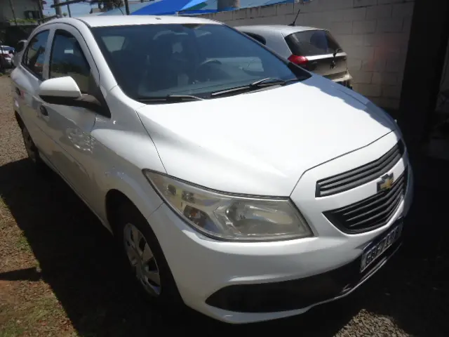 CHEVROLET Onix Hatch - Foto