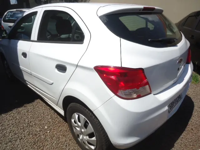 CHEVROLET Onix Hatch - Foto