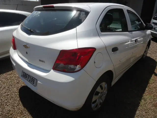 CHEVROLET Onix Hatch - Foto