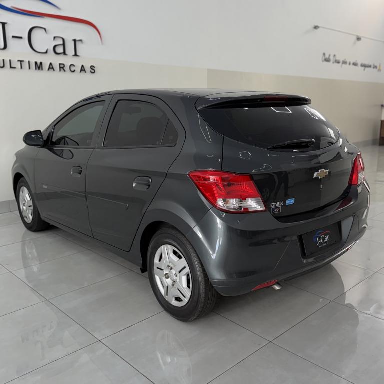 CHEVROLET Onix Hatch - Foto