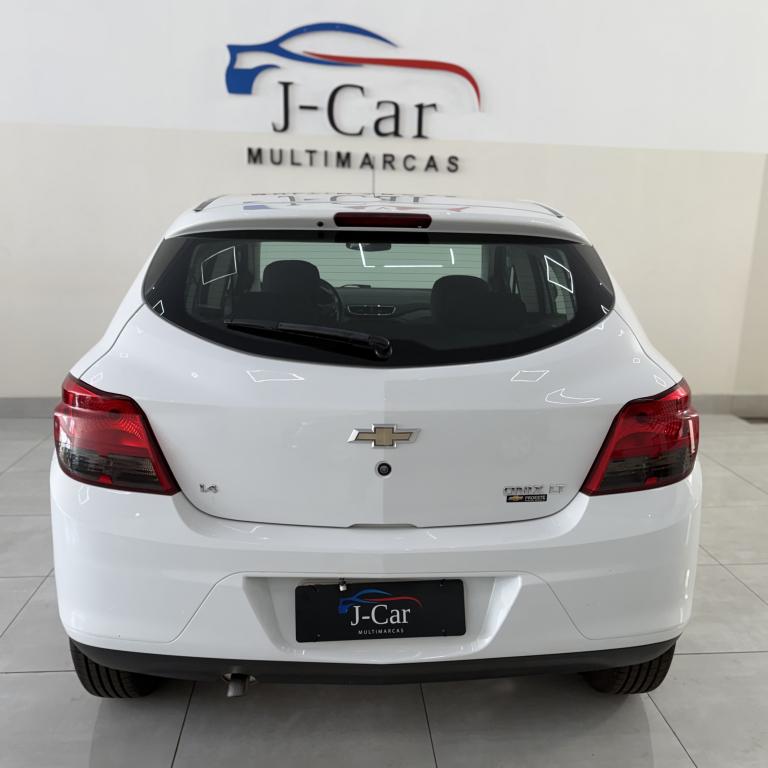 CHEVROLET Onix Hatch - Foto