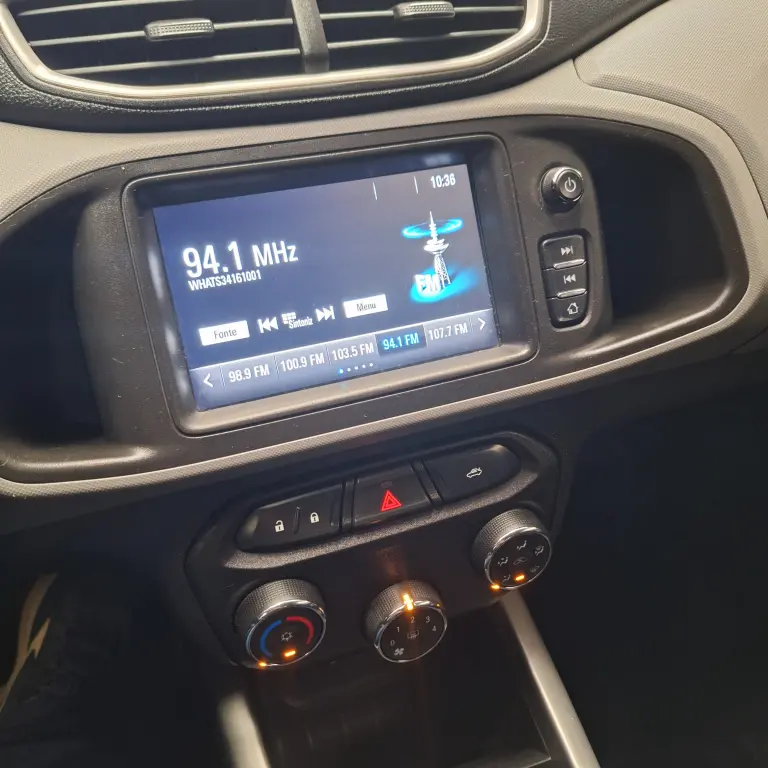 CHEVROLET Onix Hatch - Foto