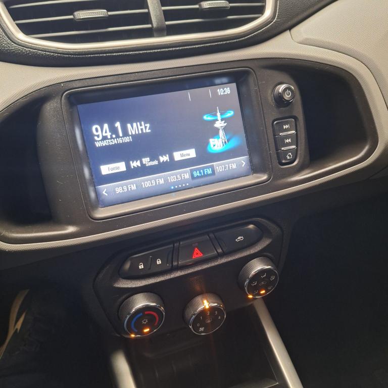 CHEVROLET Onix Hatch - Foto