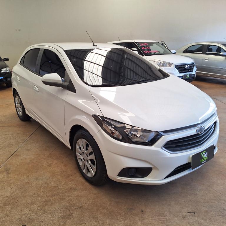 CHEVROLET Onix Hatch - Foto