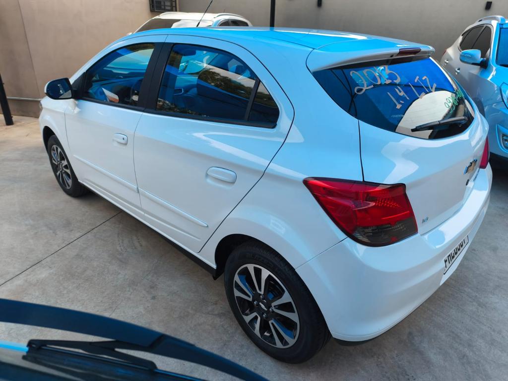 CHEVROLET Onix Hatch - Foto