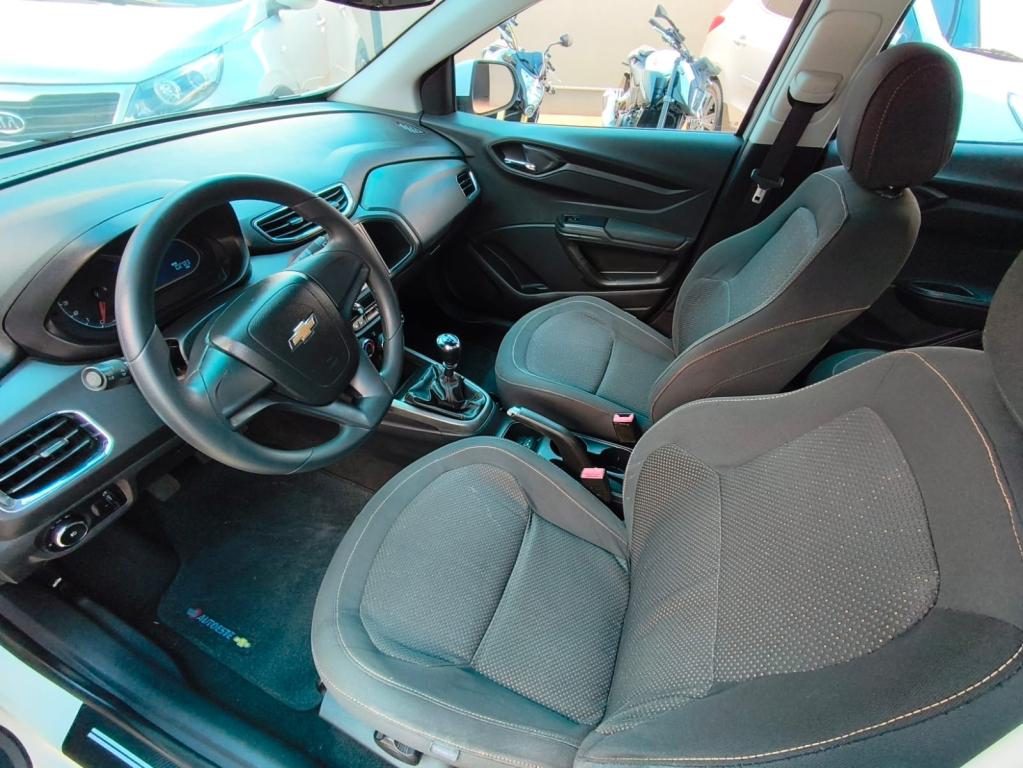 CHEVROLET Onix Hatch - Foto