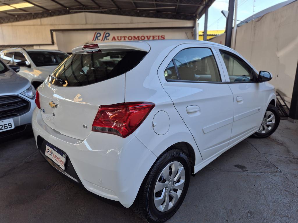 CHEVROLET Onix Hatch - Foto