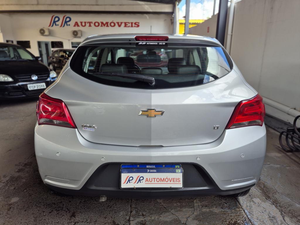 CHEVROLET Onix Hatch - Foto