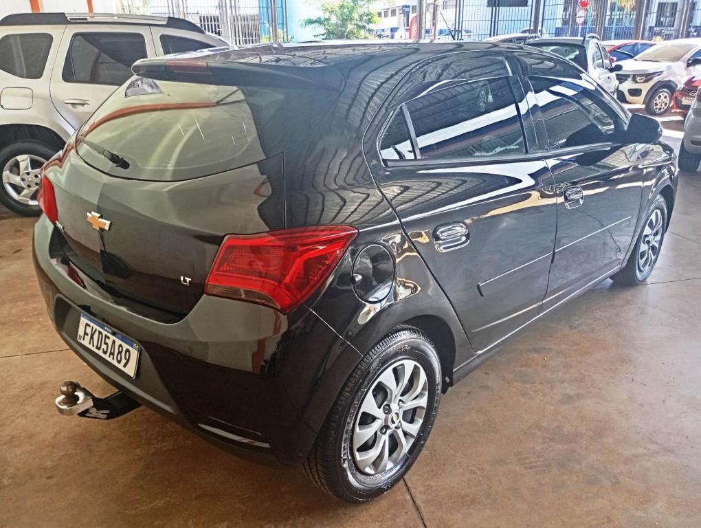 CHEVROLET Onix Hatch - Foto