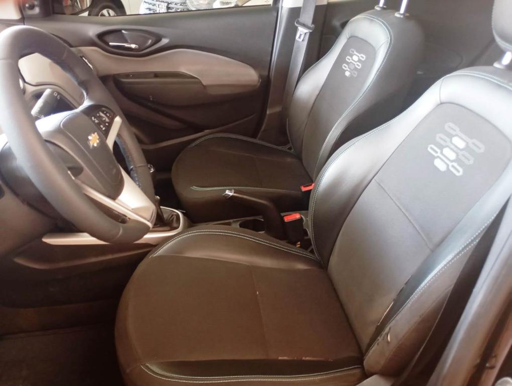 CHEVROLET Onix Hatch - Foto