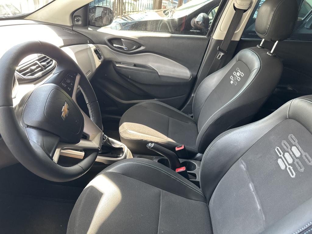 CHEVROLET Onix Hatch - Foto