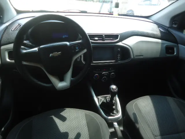 CHEVROLET Onix Hatch - Foto