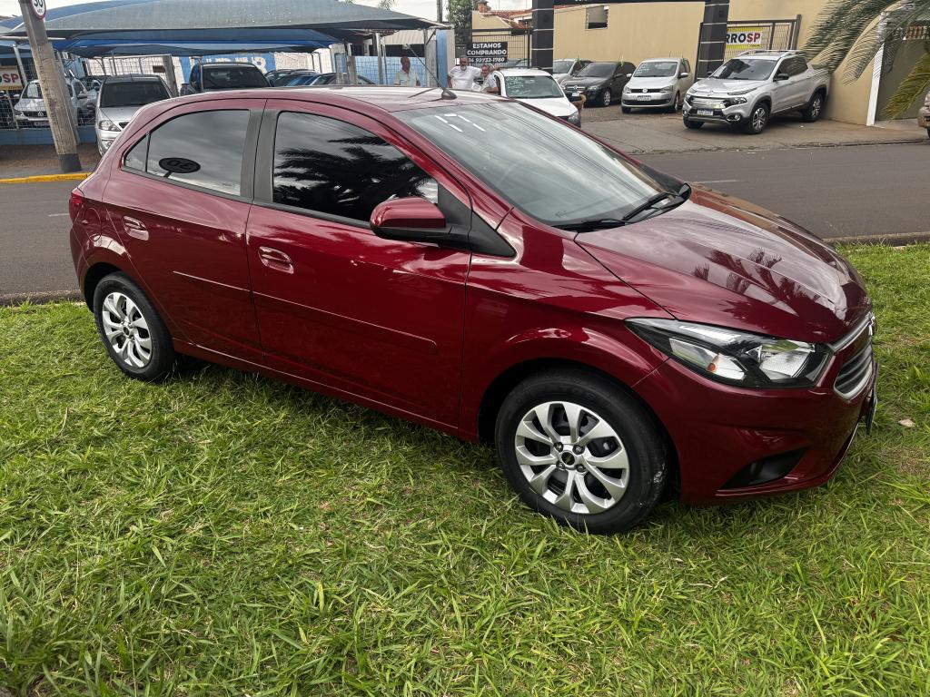 CHEVROLET Onix Hatch - Foto