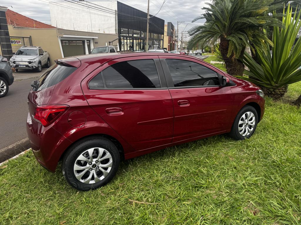 CHEVROLET Onix Hatch - Foto