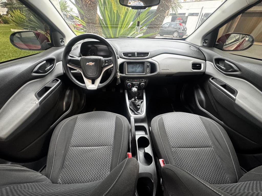 CHEVROLET Onix Hatch - Foto