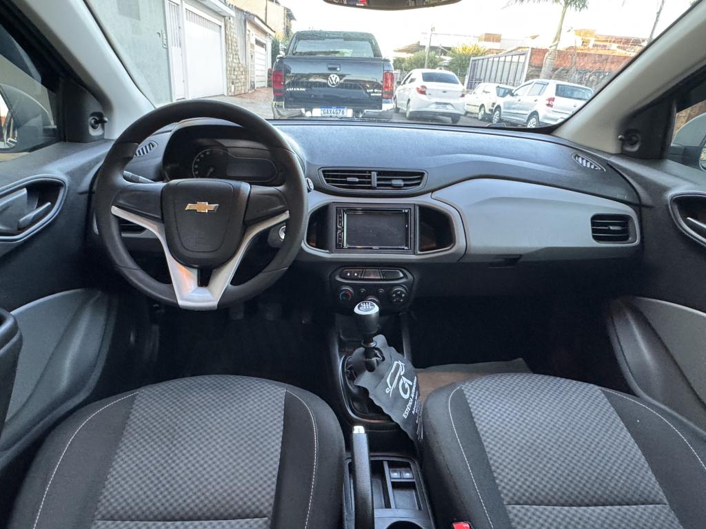 CHEVROLET Onix Hatch - Foto