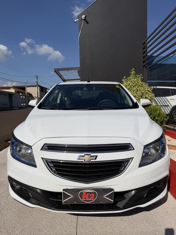 CHEVROLET Onix Hatch - Foto