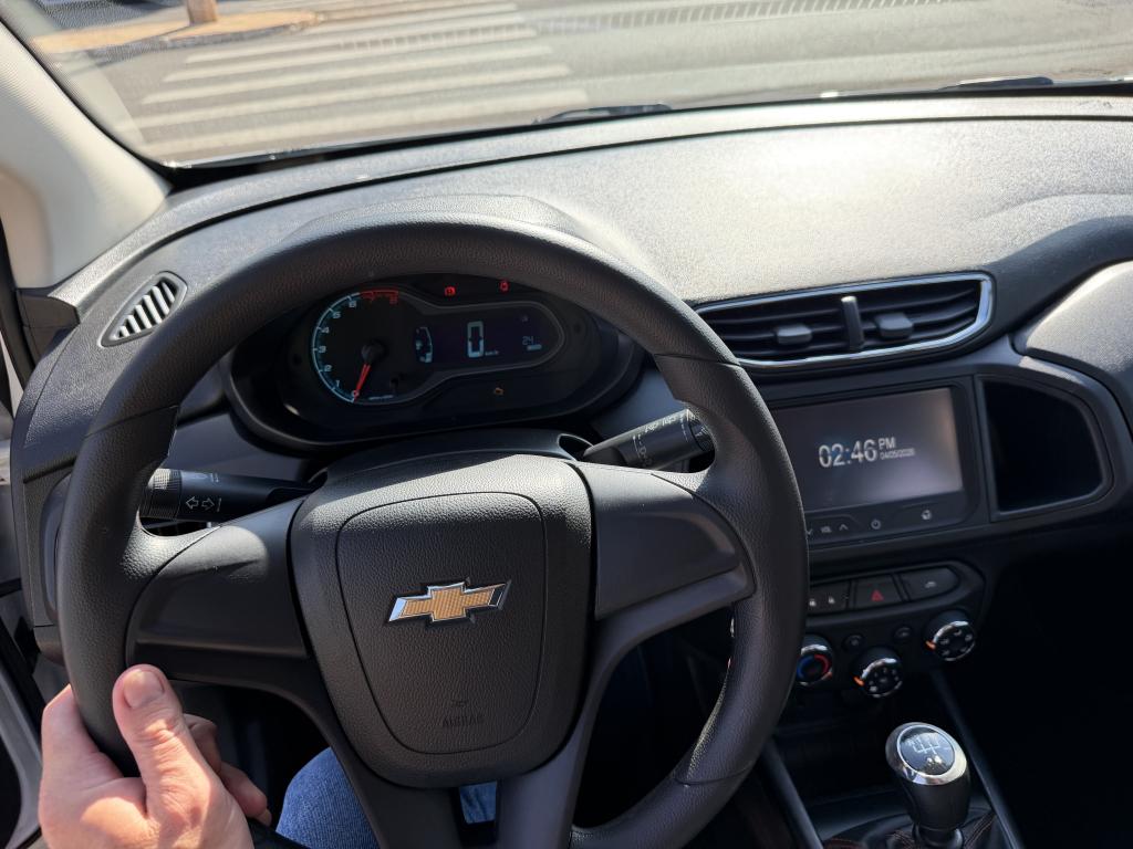 CHEVROLET Onix Hatch - Foto