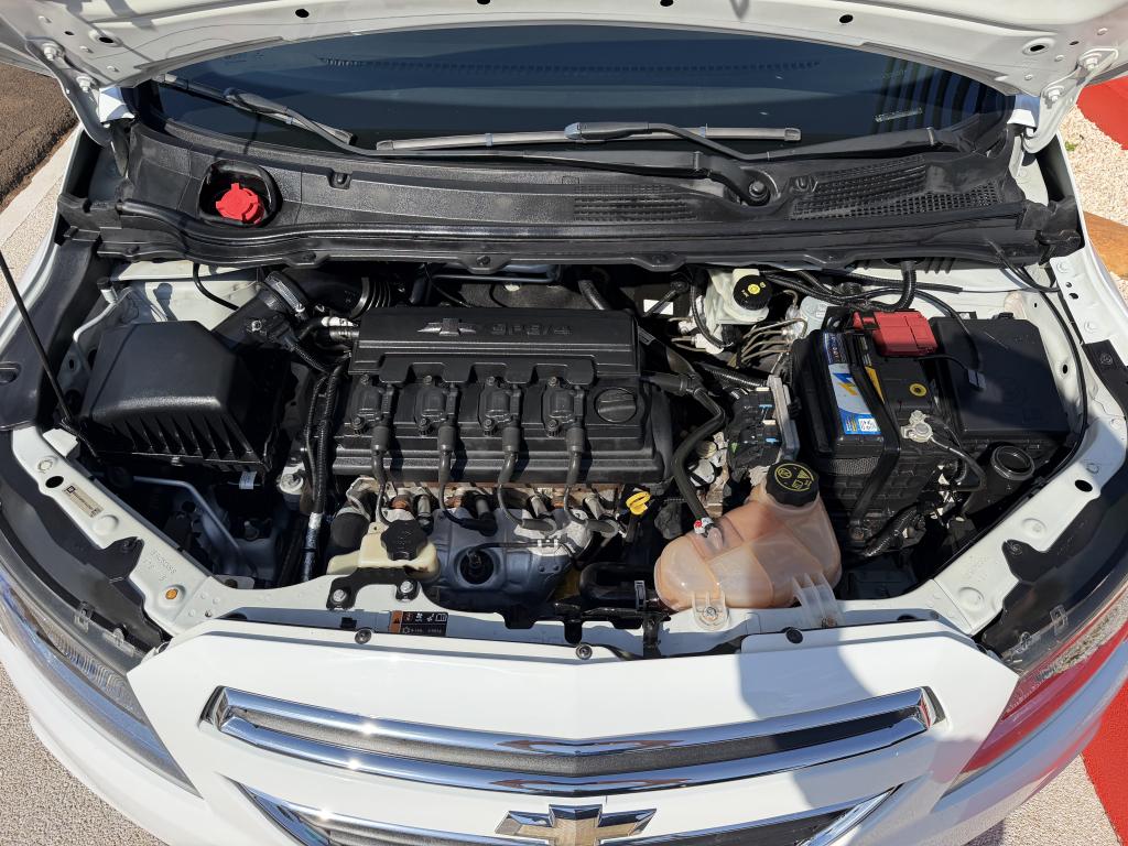 CHEVROLET Onix Hatch - Foto