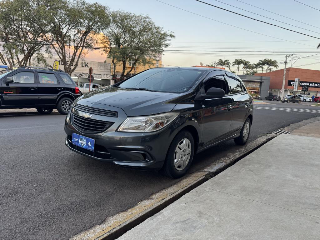 CHEVROLET Onix Hatch - Foto