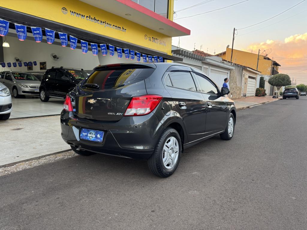 CHEVROLET Onix Hatch - Foto