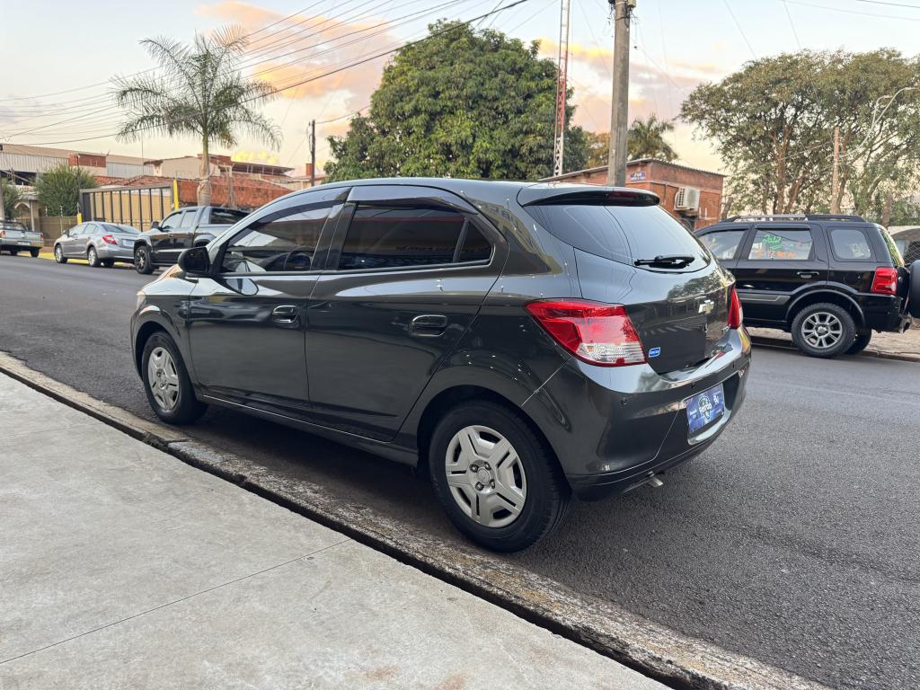 CHEVROLET Onix Hatch - Foto