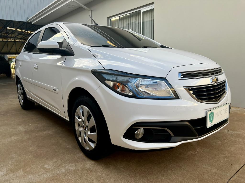 CHEVROLET Onix Hatch - Foto