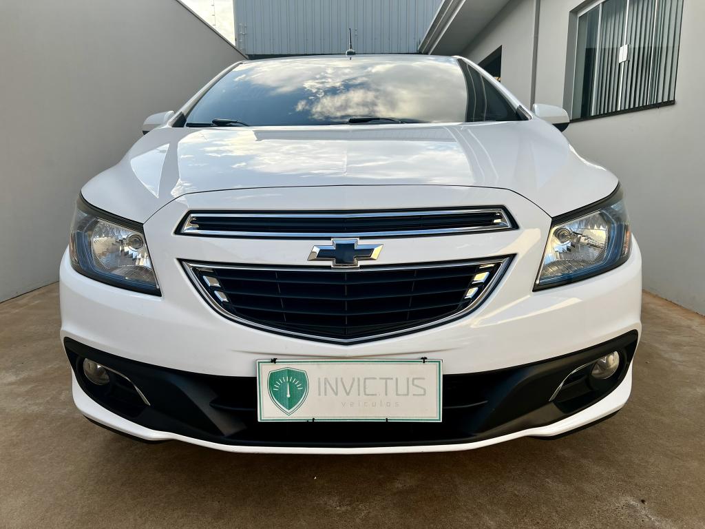 CHEVROLET Onix Hatch - Foto