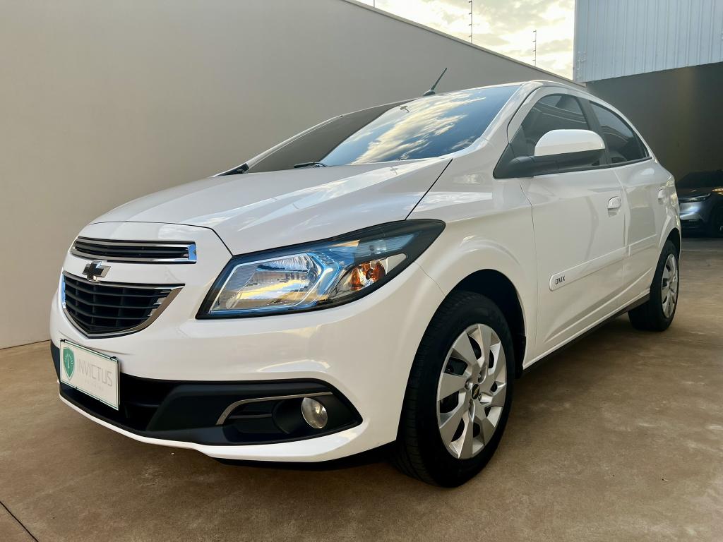 CHEVROLET Onix Hatch - Foto
