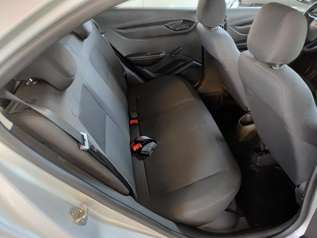 CHEVROLET Onix Hatch - Foto
