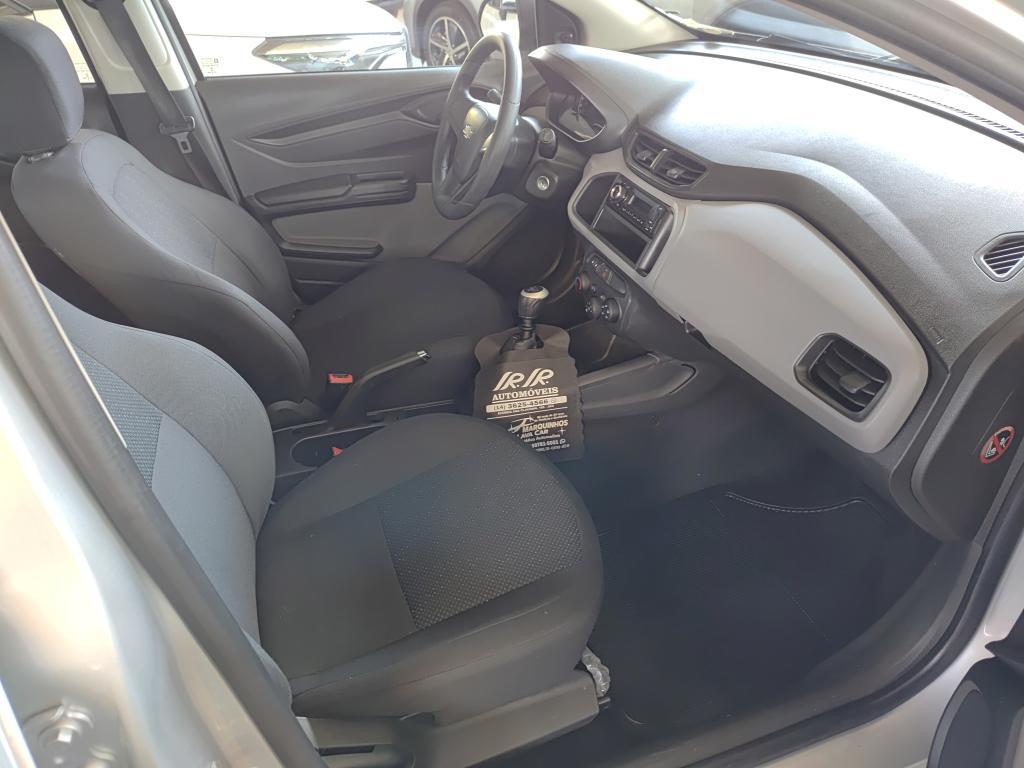 CHEVROLET Onix Hatch - Foto