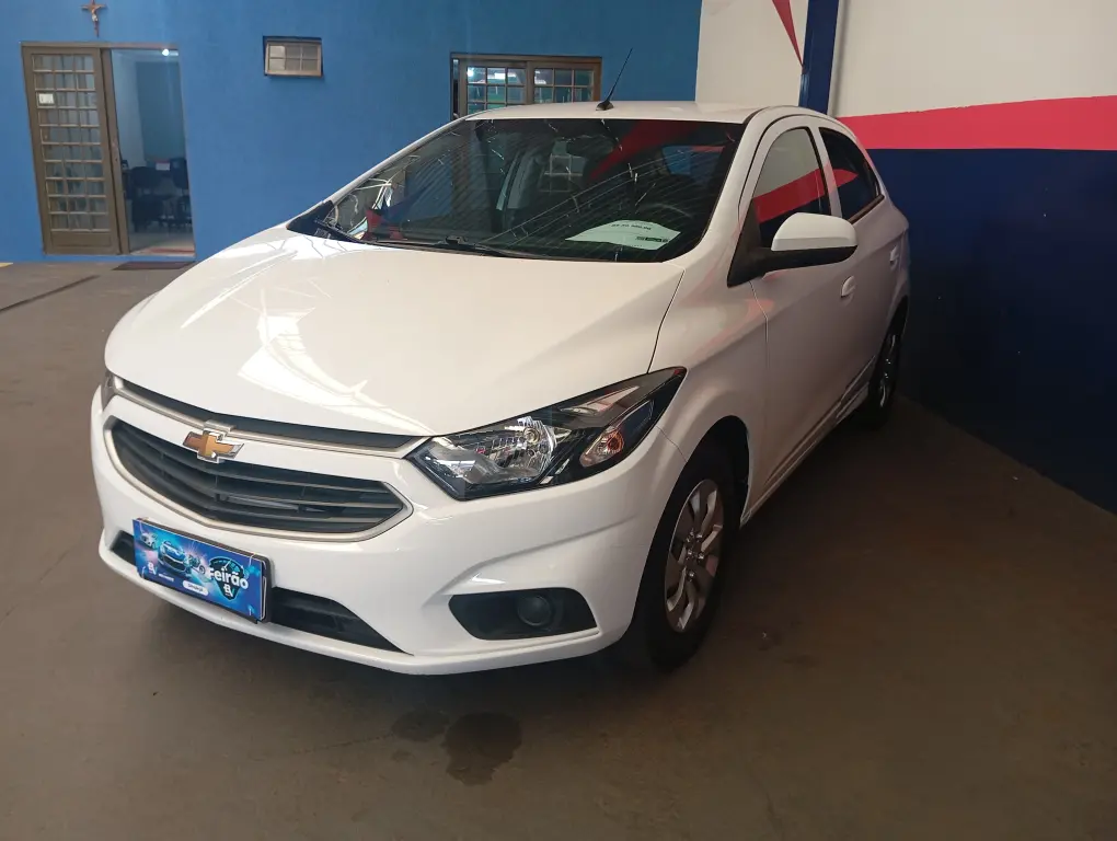 CHEVROLET Onix Hatch - Foto