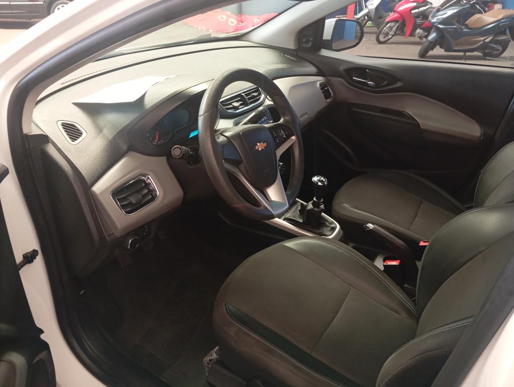 CHEVROLET Onix Hatch - Foto