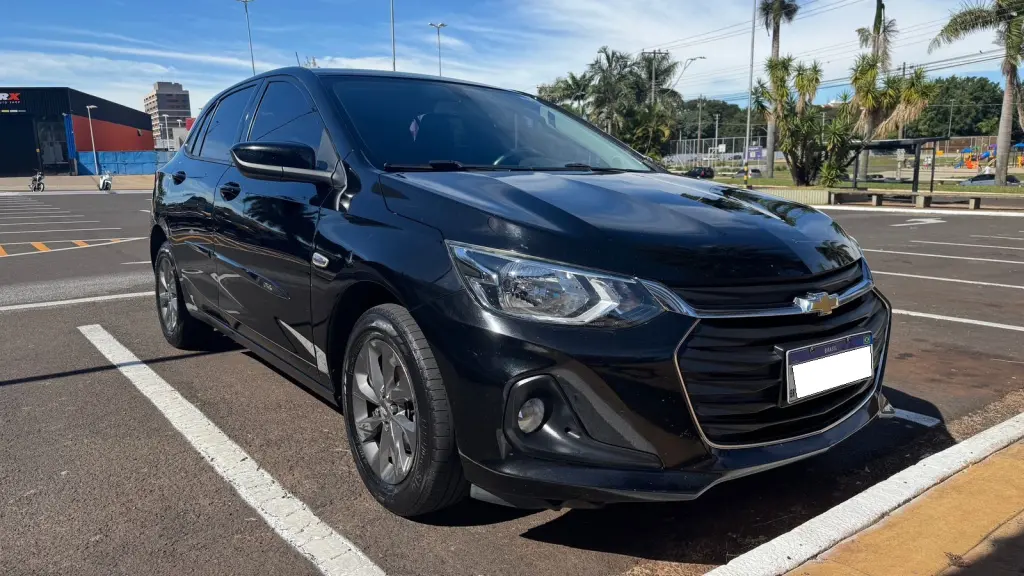 CHEVROLET Onix Hatch - Foto