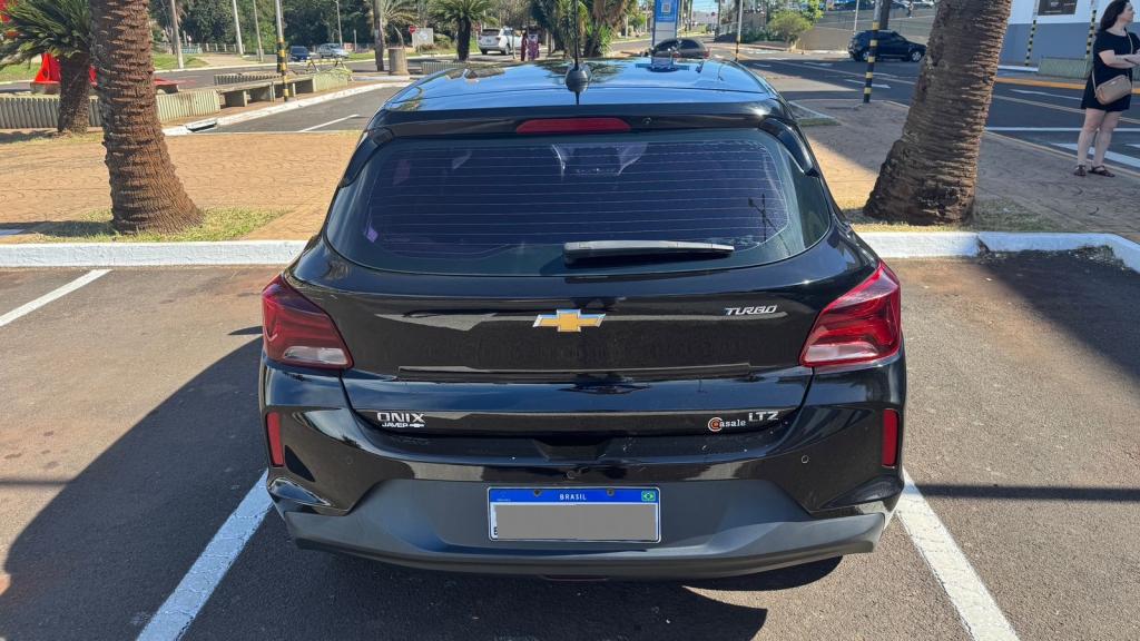 CHEVROLET Onix Hatch - Foto