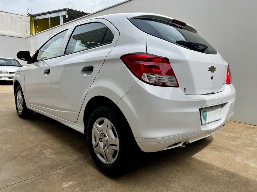 CHEVROLET Onix Hatch - Foto