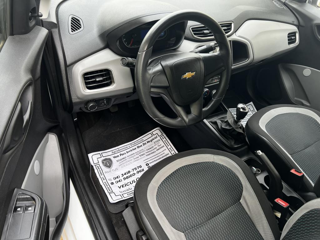 CHEVROLET Onix Hatch - Foto