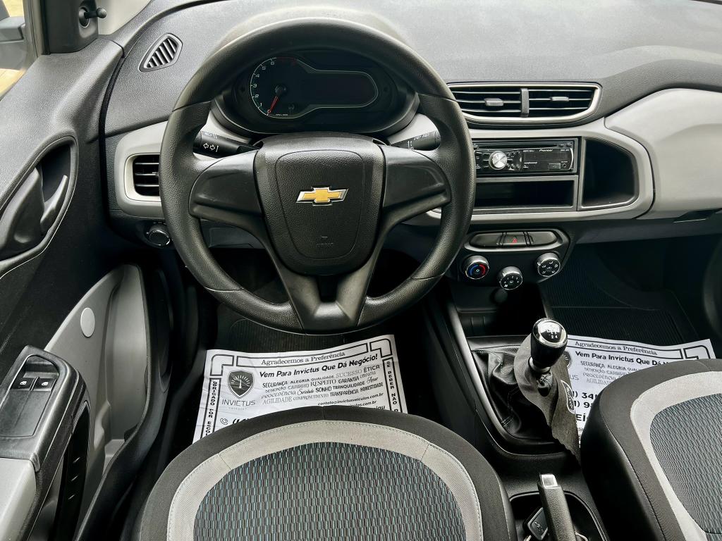 CHEVROLET Onix Hatch - Foto
