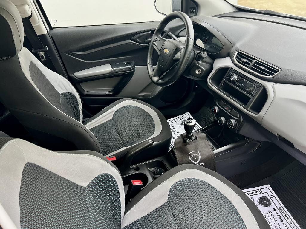 CHEVROLET Onix Hatch - Foto