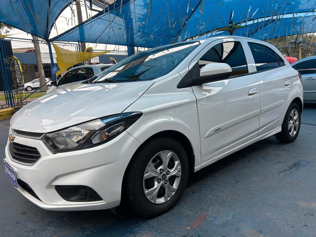 CHEVROLET Onix Hatch