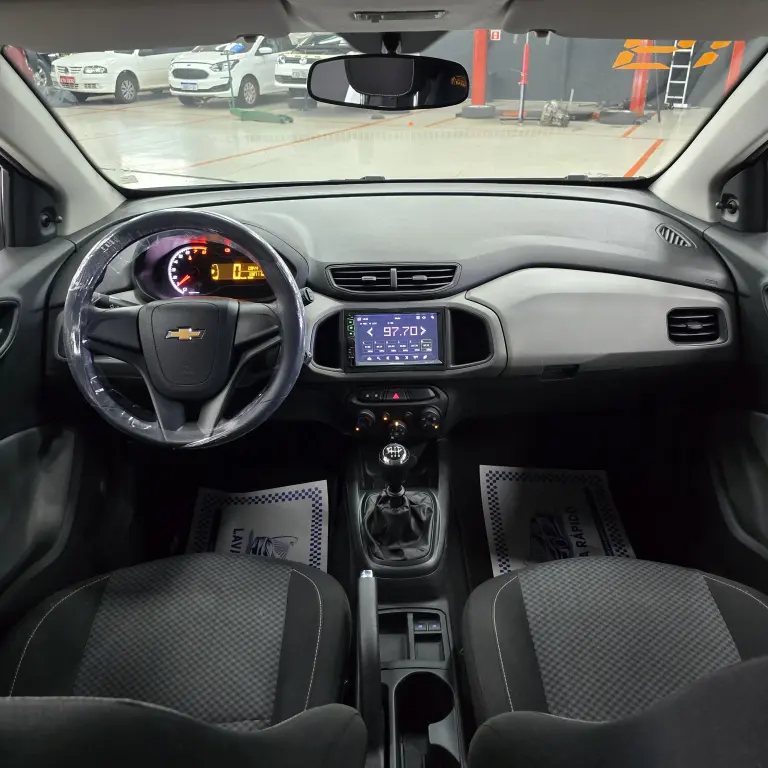 CHEVROLET Onix Hatch - Foto