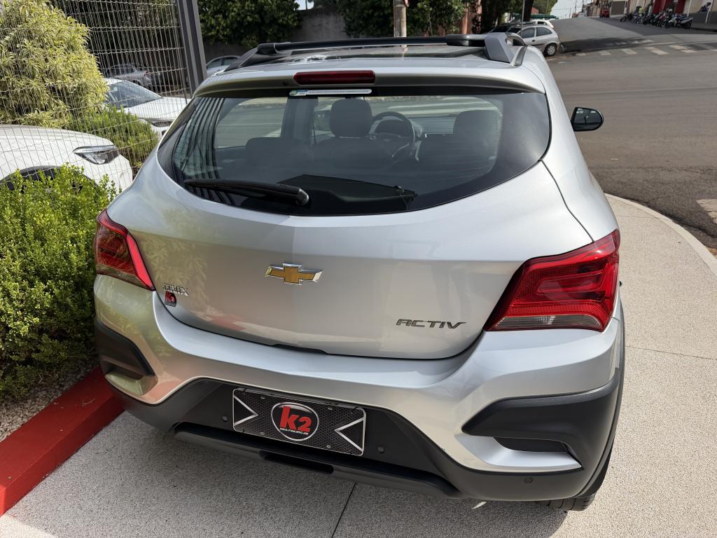 CHEVROLET Onix Hatch - Foto